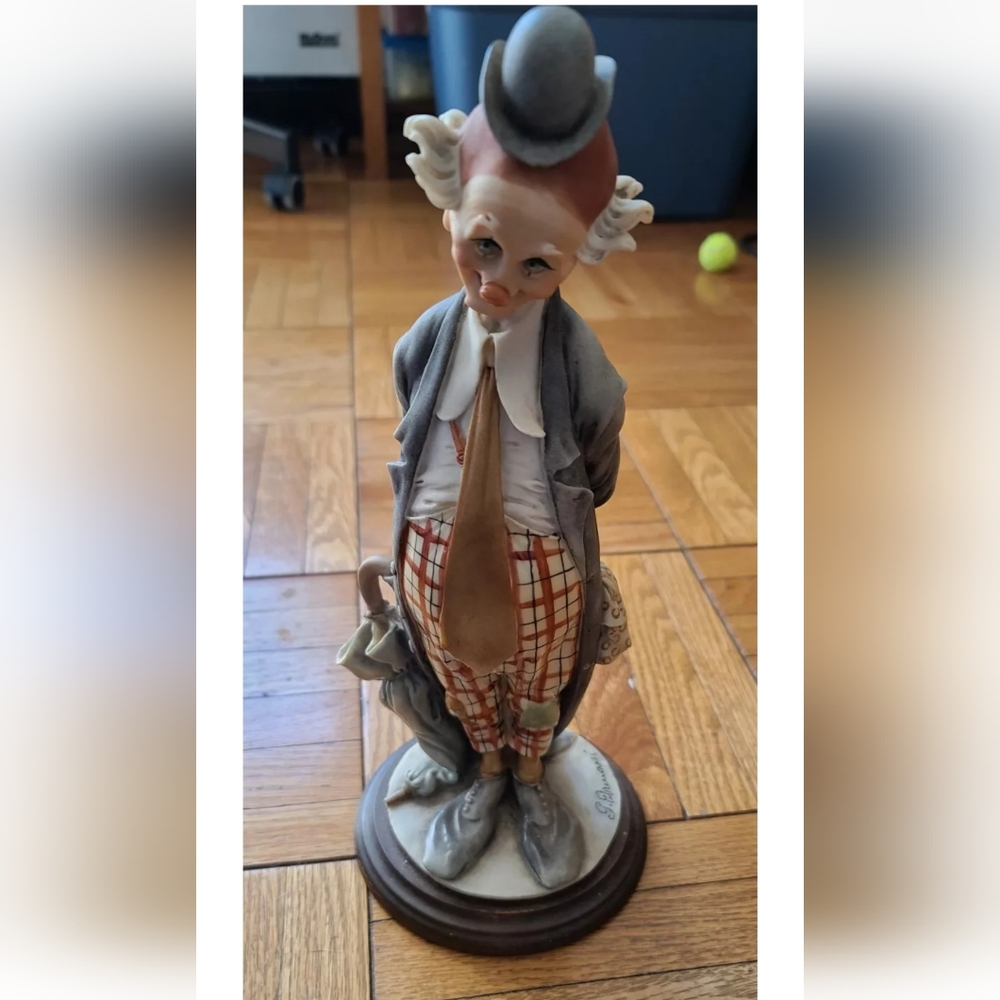 Giuseppe G. Armani The Tender Clown Porcelain Figurine #217 Umbrella
